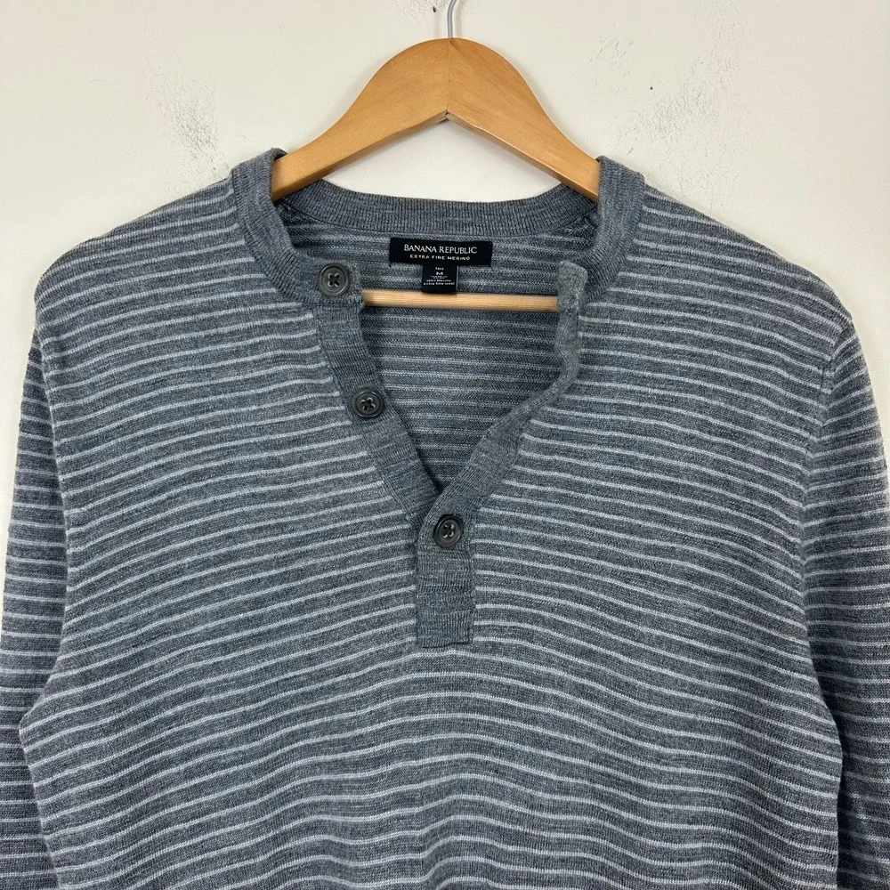 Banana Republic Sweater Gray Striped Merino Wool Henley Neck Mens M Tall Read